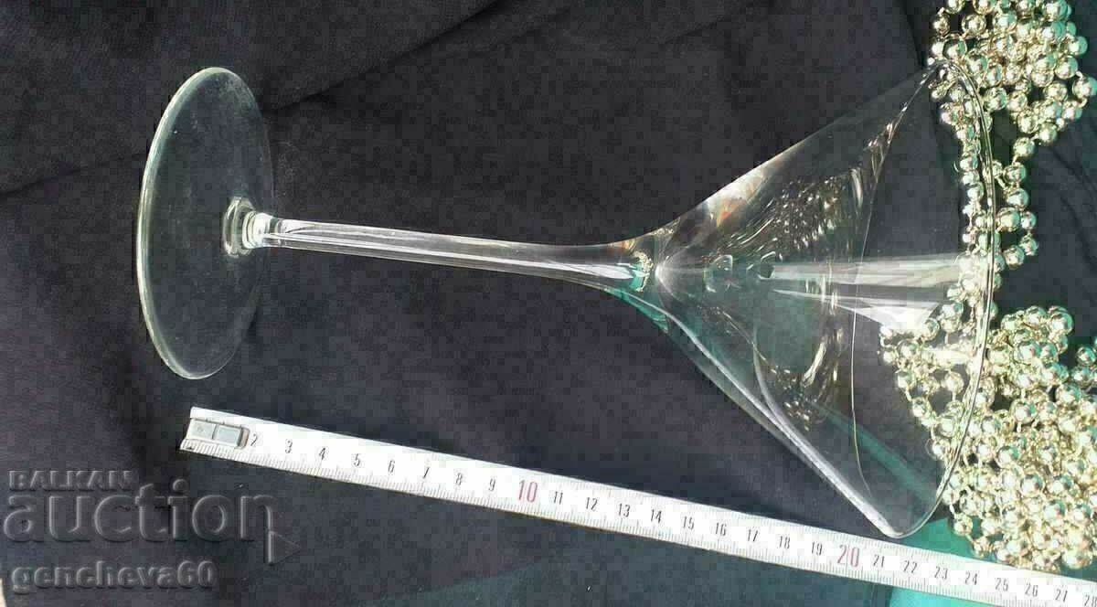 Pahare Martini înalte cu preț € 15.00 | 29.34 BGN