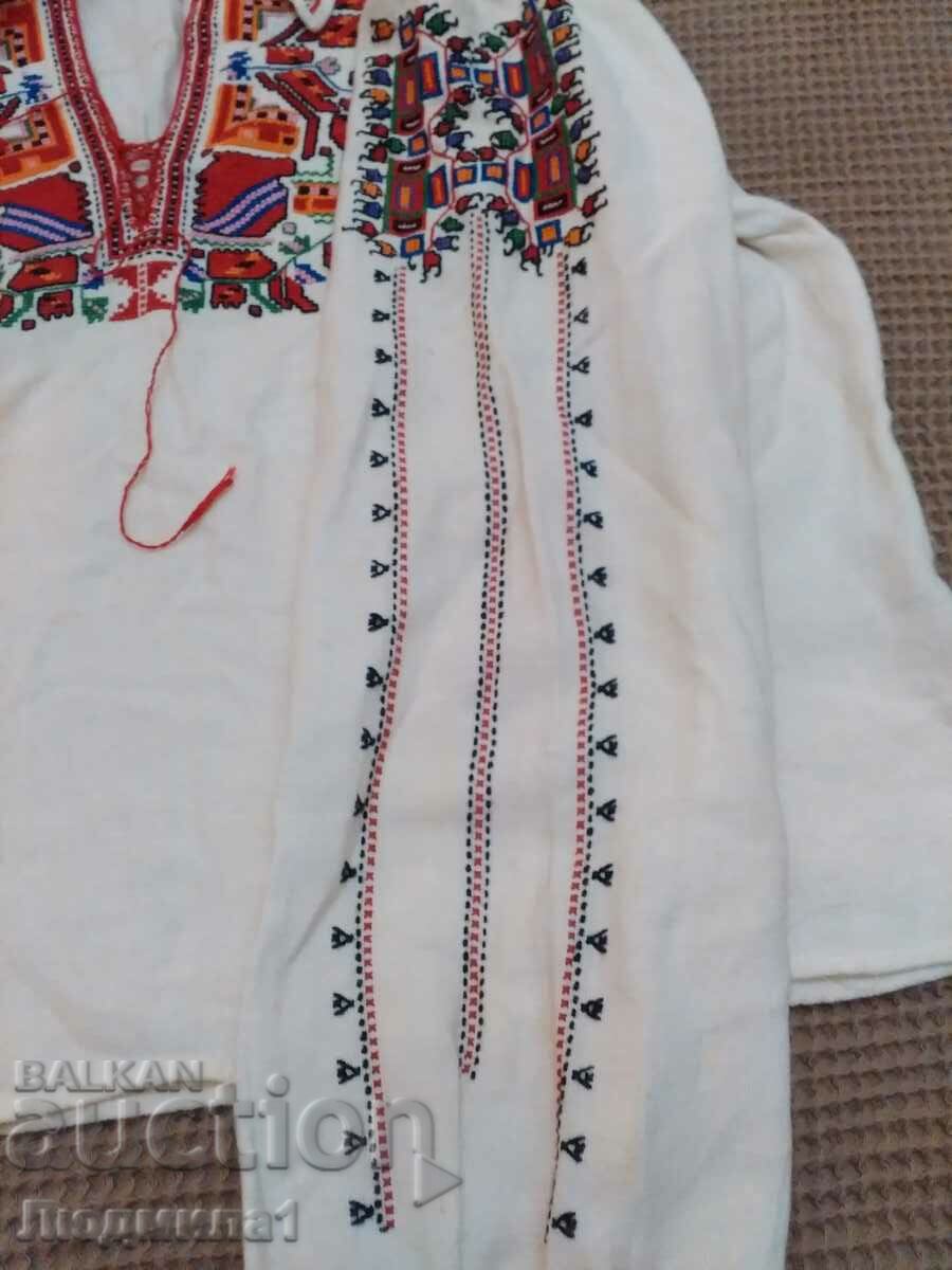 Auction SHIRT - MALE - SMALL Auction SHIRT - MALE - SMALL