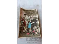 Καρτ ποστάλ Άνδρας γυναίκα και τρία παιδιά