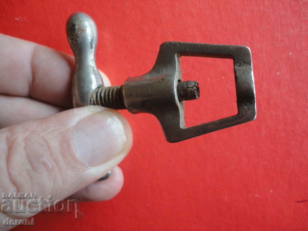 Auction Ancient bronze clamp Auction Ancient bronze clamp