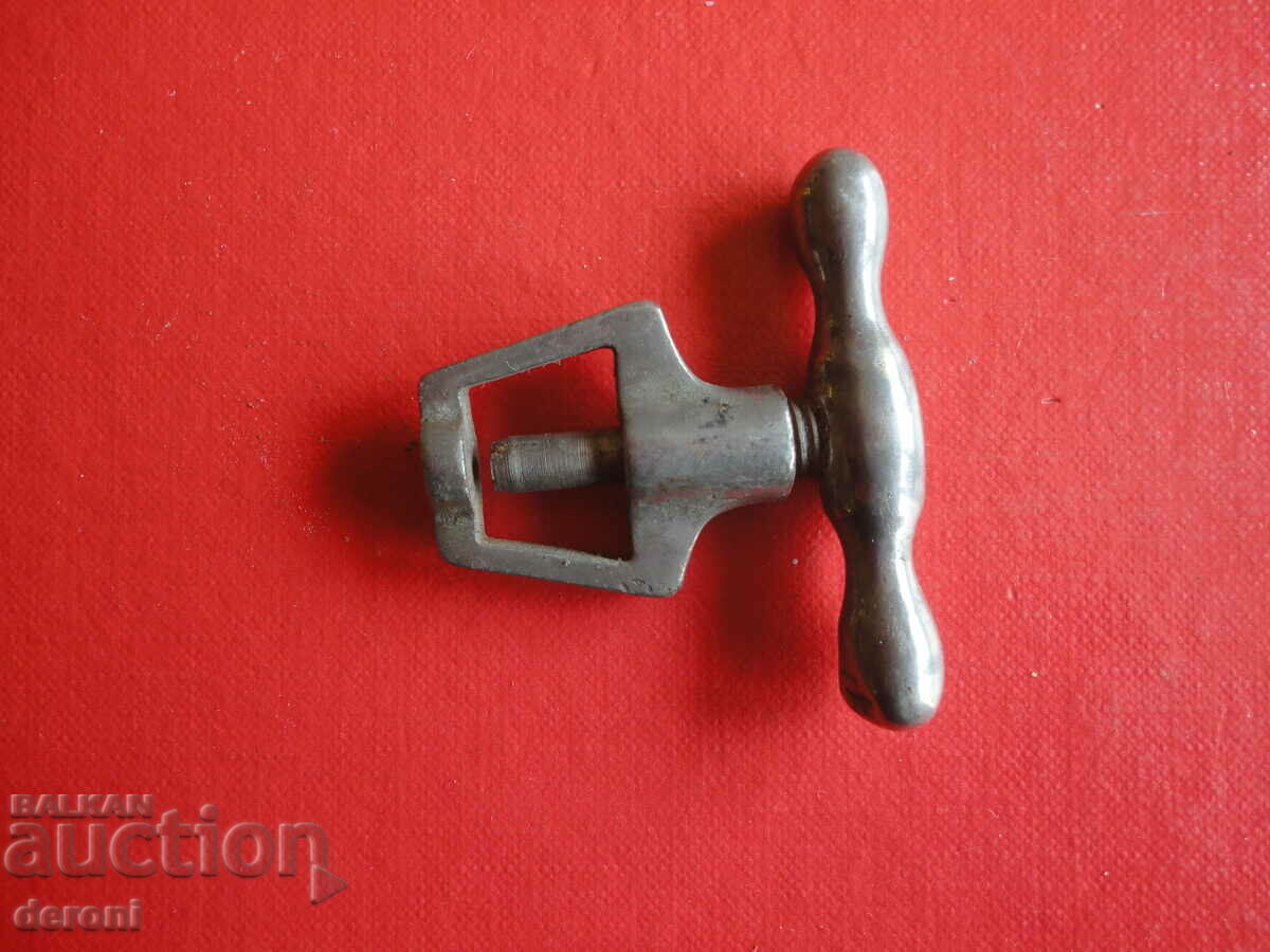 Ancient bronze clamp - 5 Ancient bronze clamp - 5