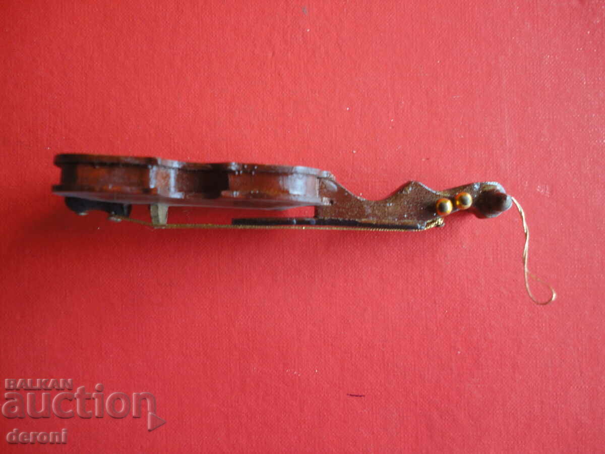Delivery of Vintage wooden guitar violin minion miniature Delivery of Vintage wooden guitar violin minion miniature
