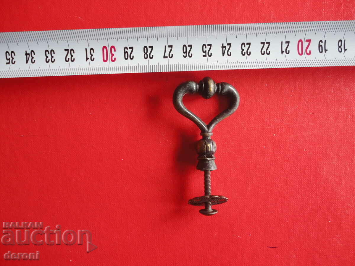 Antique handle Bronze fittings with price 10.00 BGN | € 5.11 Antique handle Bronze fittings with price 10.00 BGN | € 5.11