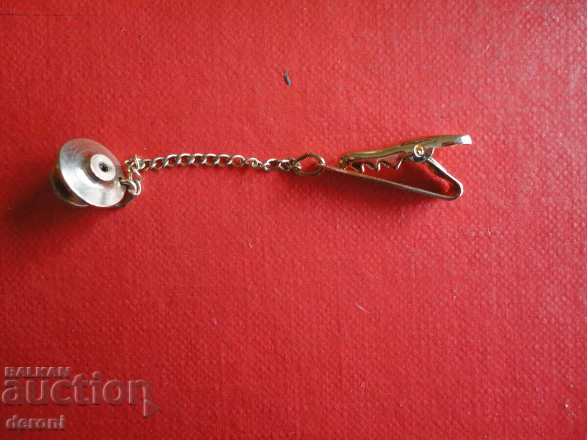 Auction  Gold plated brooch clip accessory in box