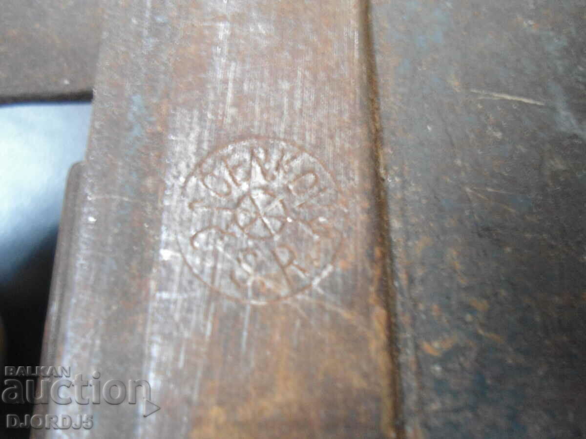 Δημοπρασία Παλιά κλειδαριά, ενεργώντας