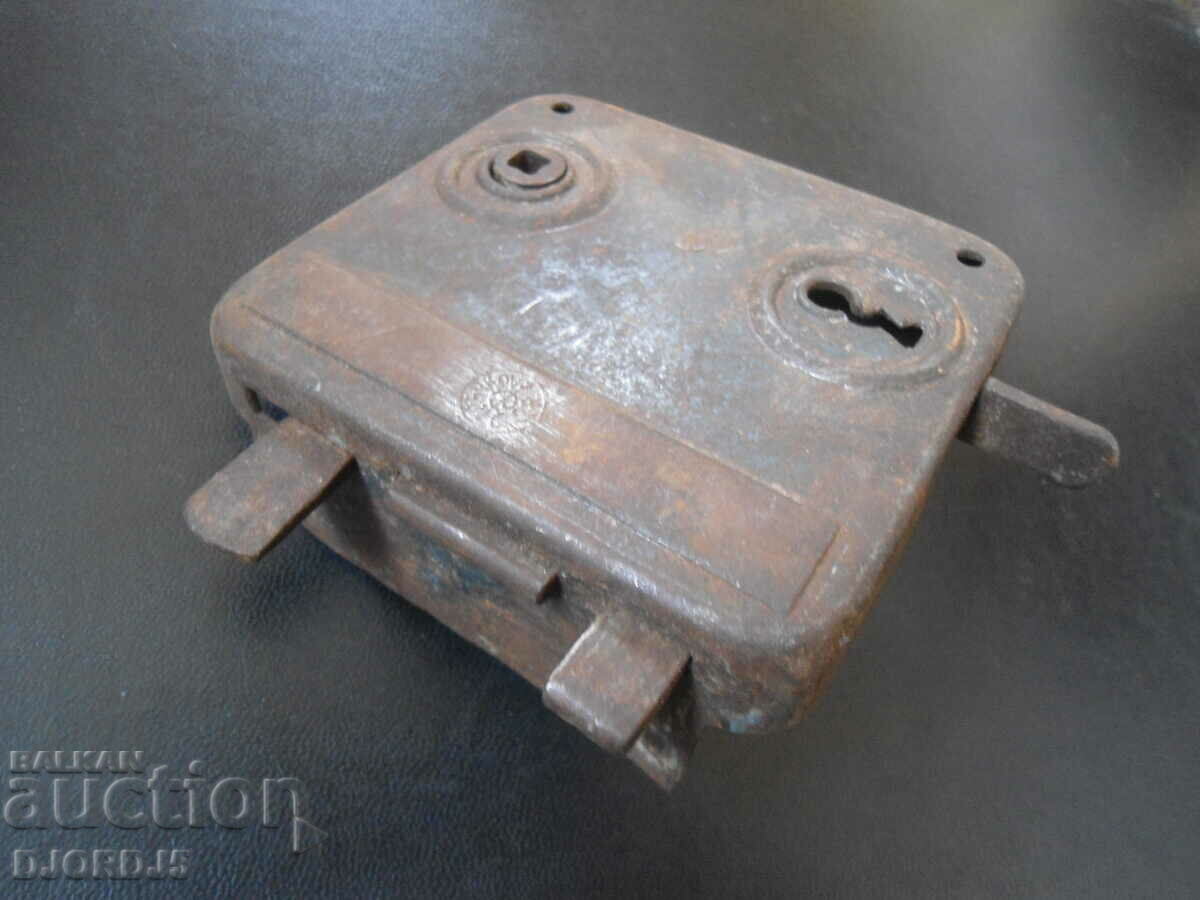 Παράδοση Παλιά κλειδαριά, ενεργώντας