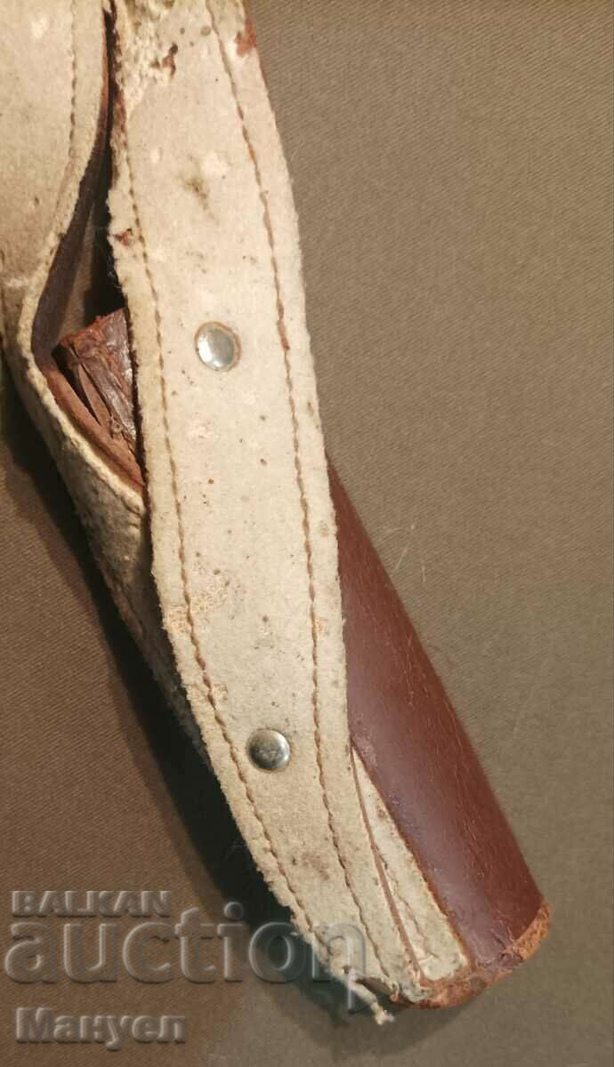 Auction Shouldered leather battle flag carrier. Auction Shouldered leather battle flag carrier.