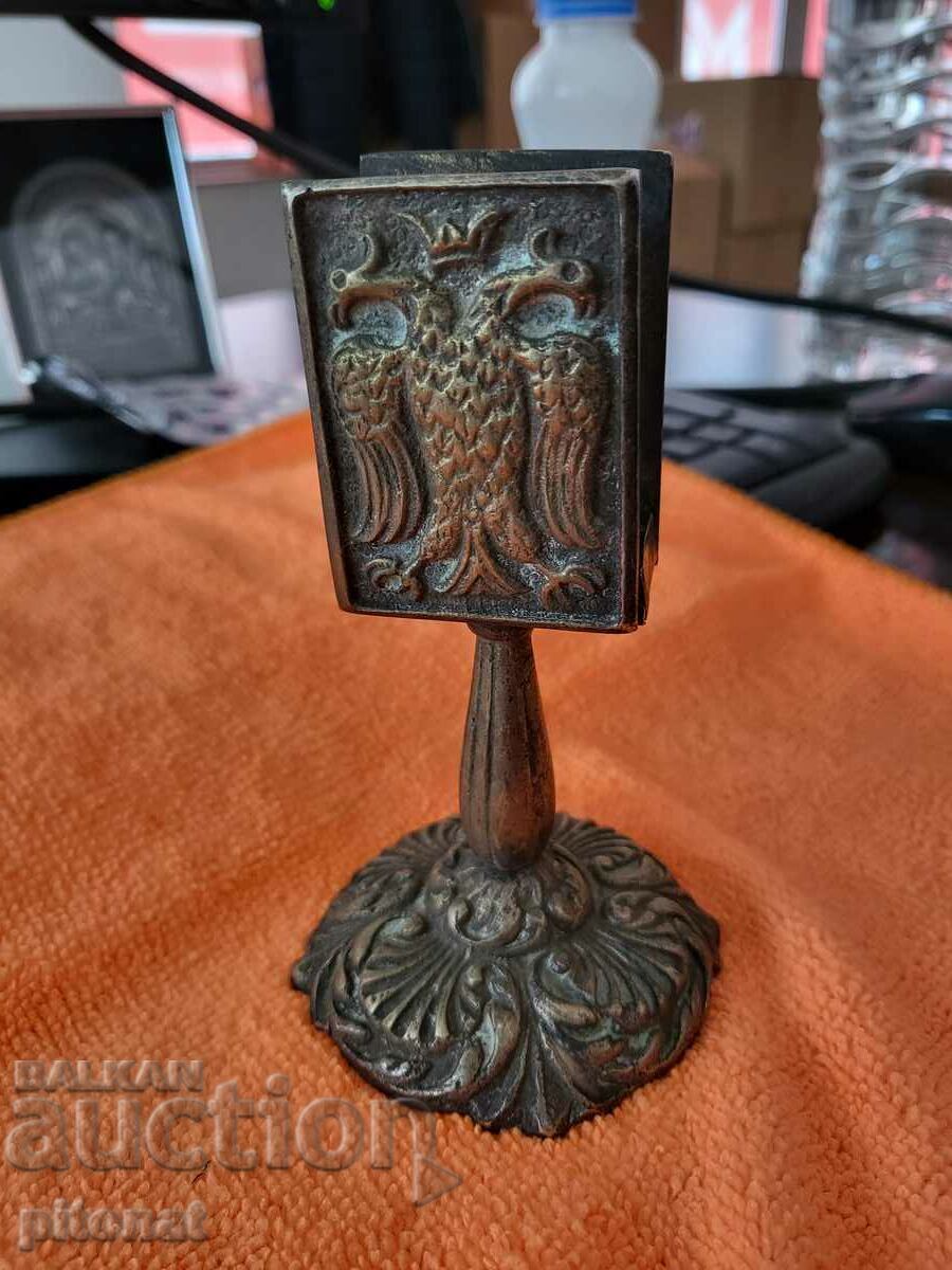 Антикварен кибритник