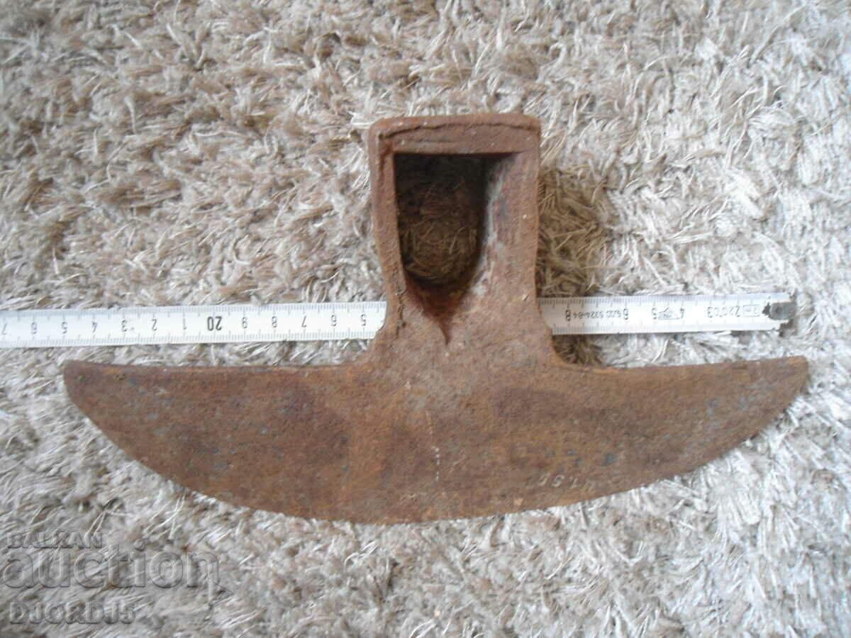 Auction Old small hoe, marking Auction Old small hoe, marking
