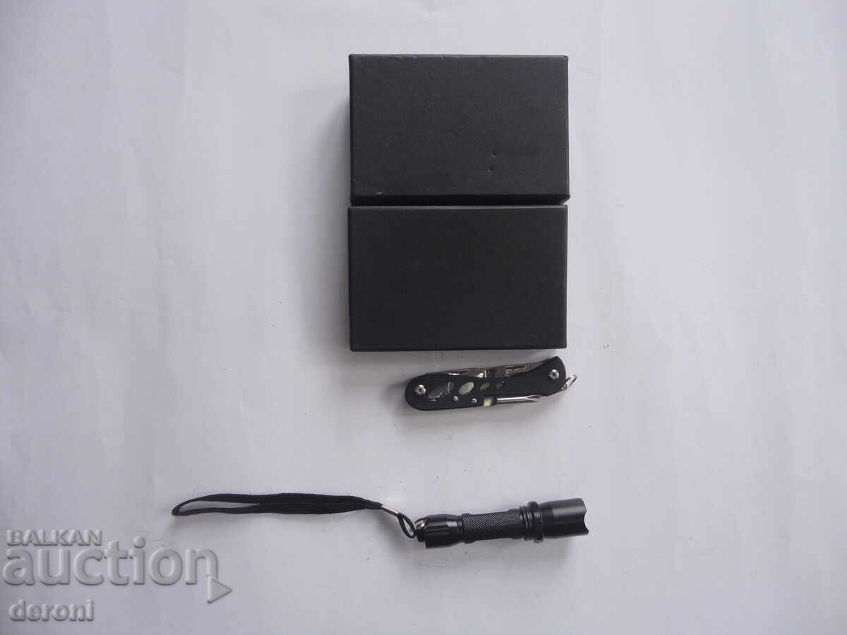 Set cutite pliante Baladeo cu lanterna in cutie cu preț 35.00 BGN | € 17.90 Set cutite pliante Baladeo cu lanterna in cutie cu preț 35.00 BGN | € 17.90