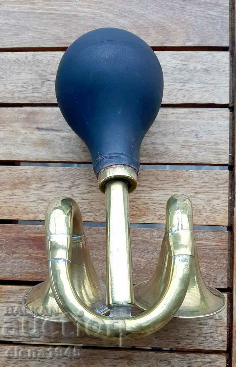 Delivery of An ancient horn Delivery of An ancient horn