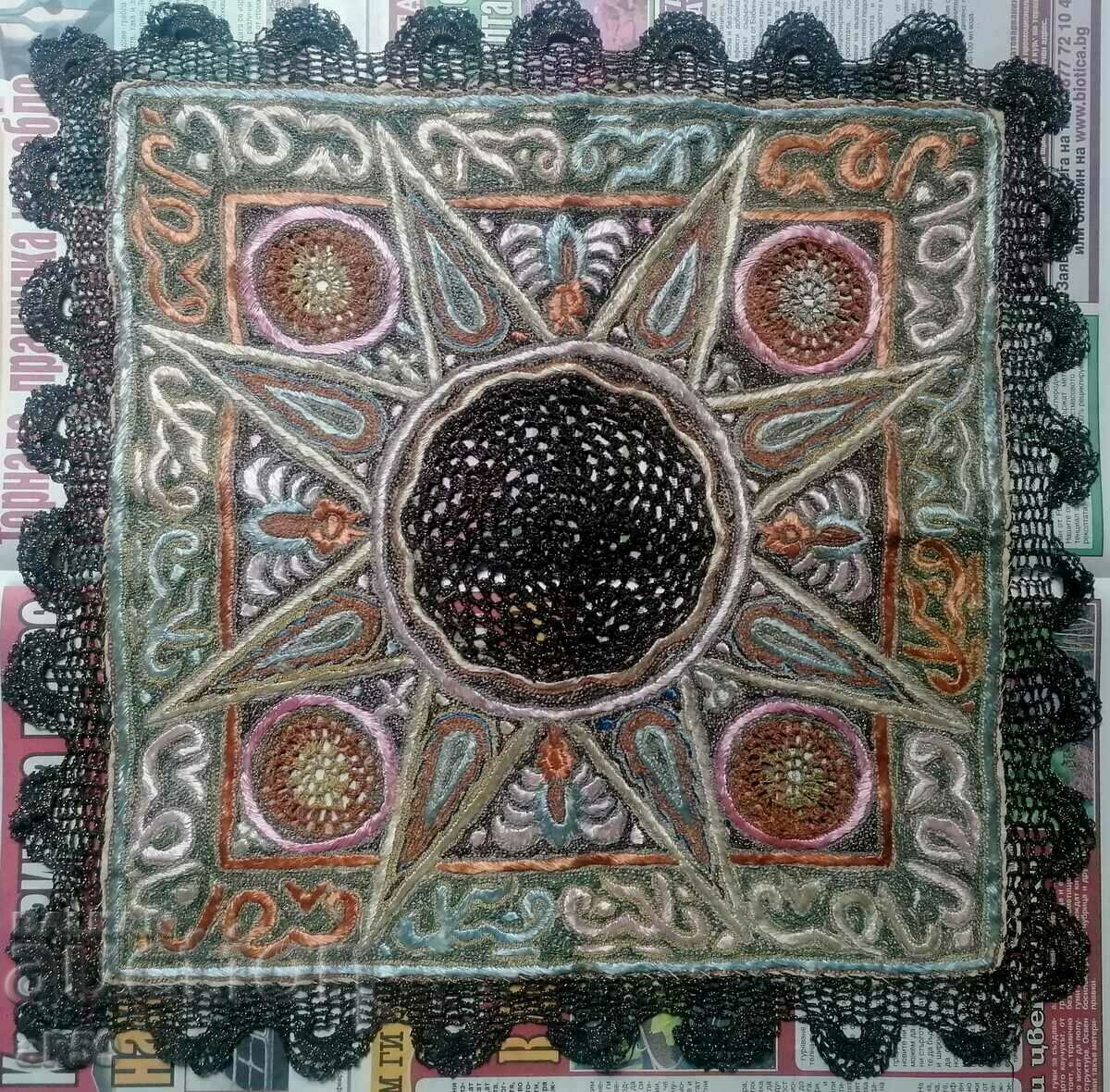 Стара ислямска покривка - сърма + 5 бр. медальона дантела.