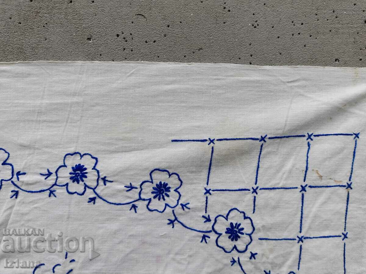 Auction An old embroidered hacker, wall cover Auction An old embroidered hacker, wall cover