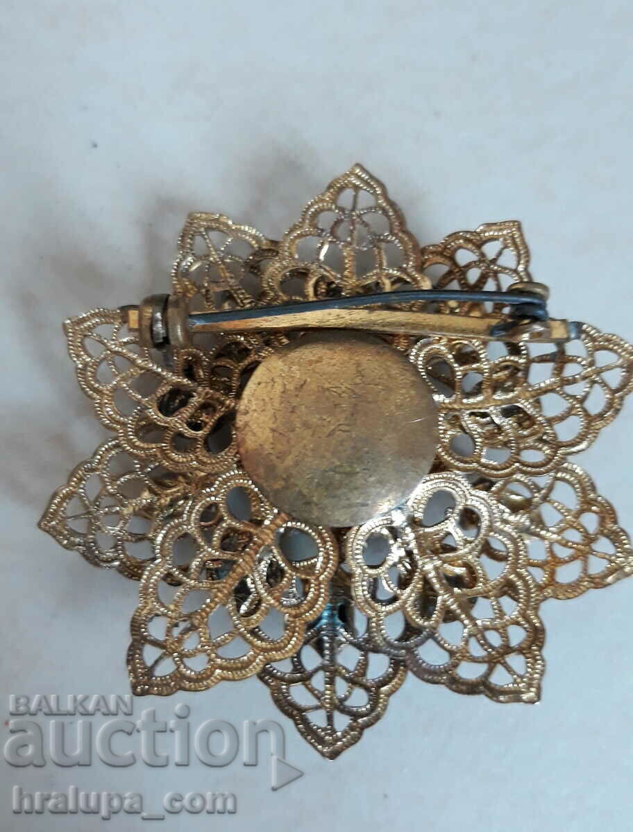 Old filigree brooch with price 30.00 BGN | € 15.34 Old filigree brooch with price 30.00 BGN | € 15.34