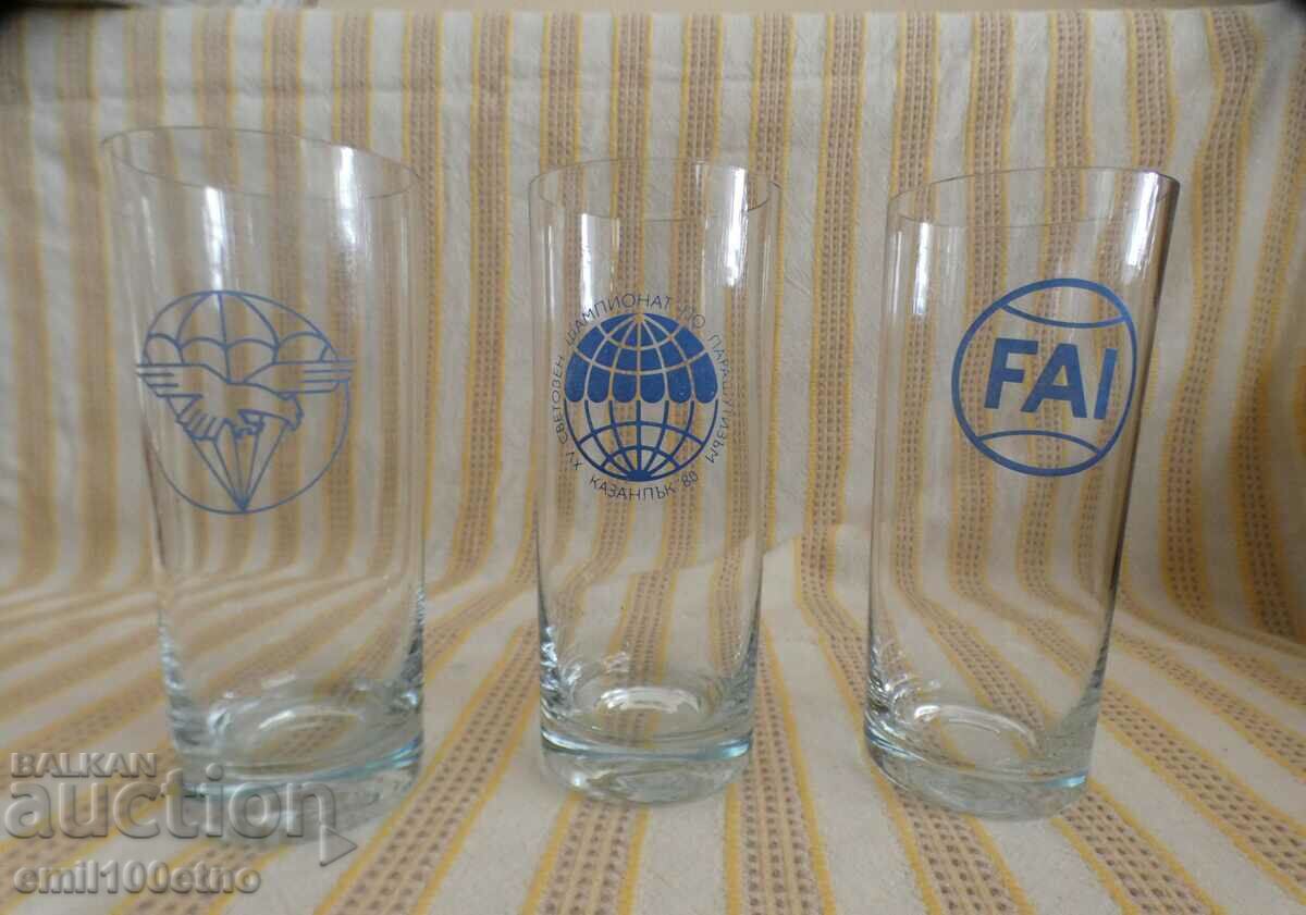 Три стъклени чаши Парашутизъм и Аеронавтика