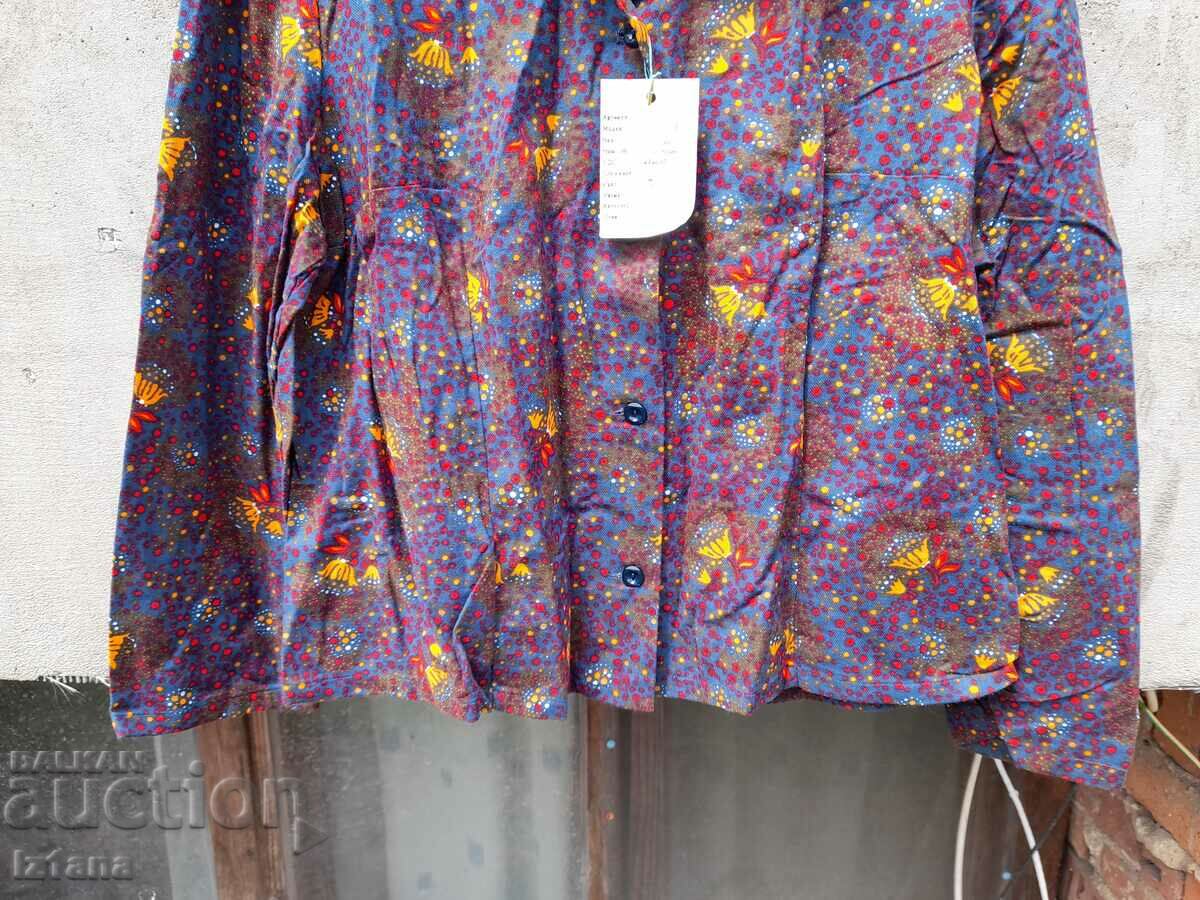 Auction Old lady's blouse Auction Old lady's blouse