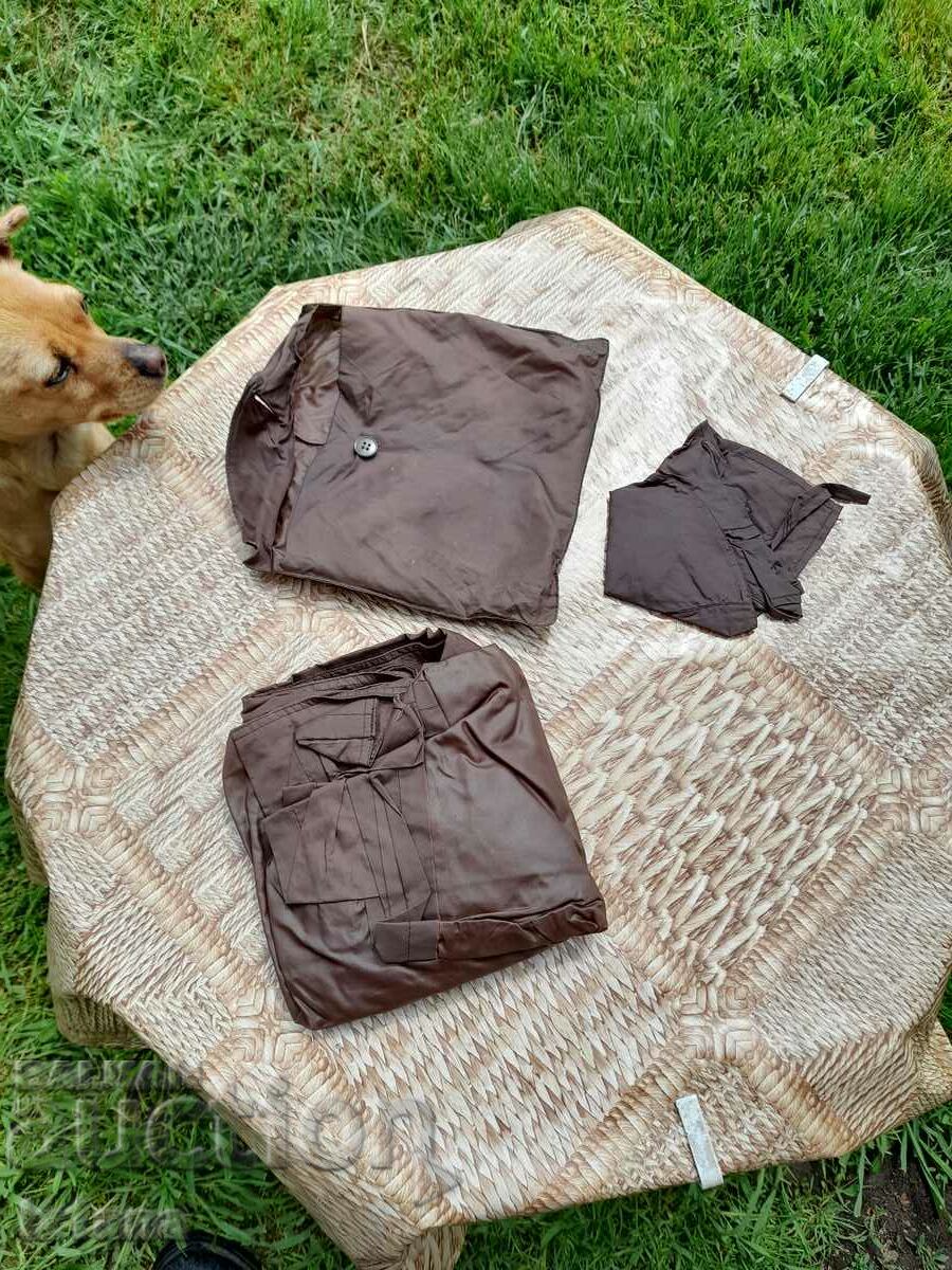 Pelernă de ploaie veche, parcă de vânt cu preț 20.00 BGN | € 10.23