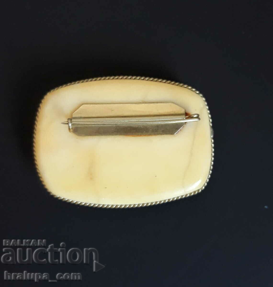 Old hand-painted stone brooch with price 40.00 BGN | € 20.45 Old hand-painted stone brooch with price 40.00 BGN | € 20.45