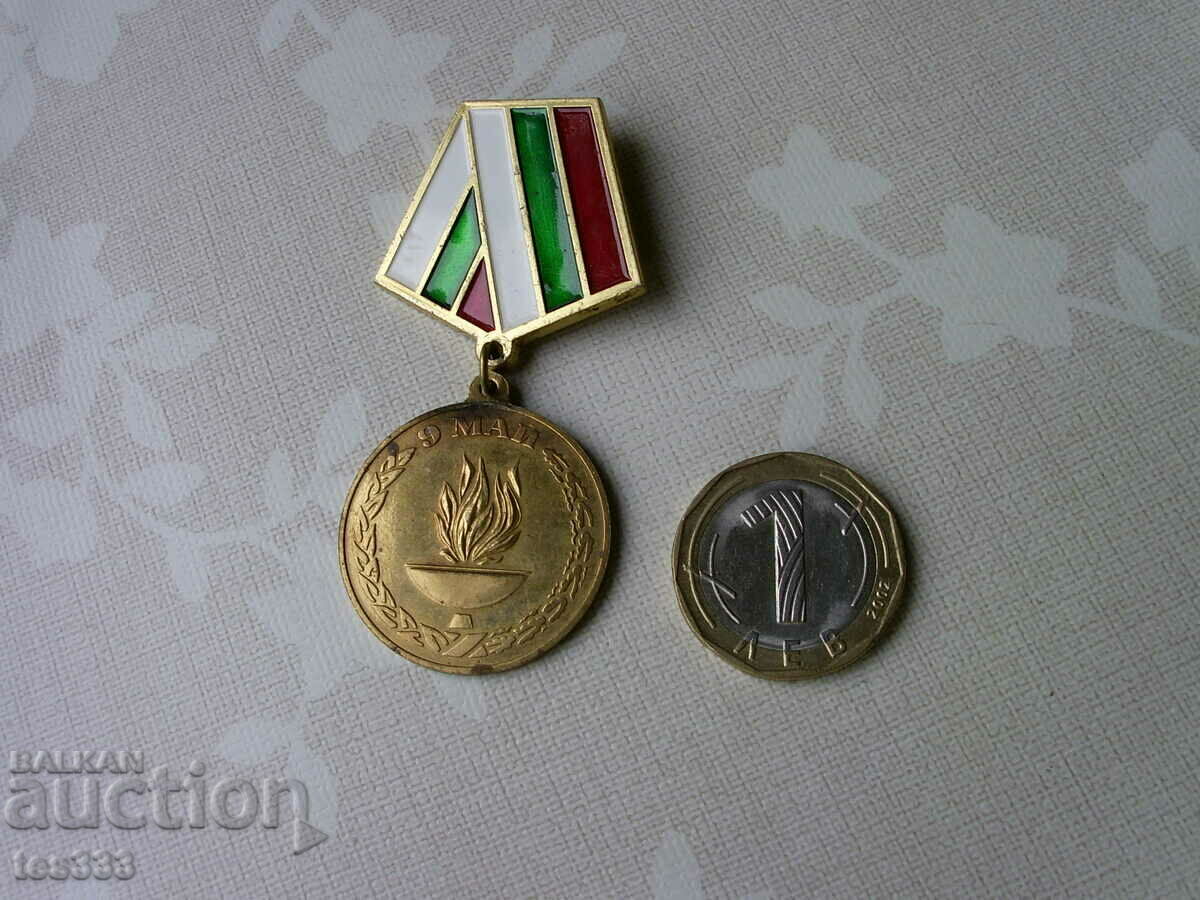 Licitație Medalie 50 de ani de la sfârșitul celui de-al doilea război mondial 9 mai