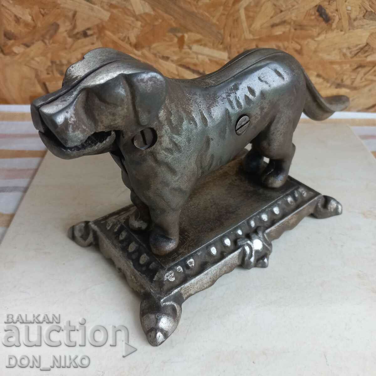 Auction Massive Nutcracker-Dog 19th century Auction Massive Nutcracker-Dog 19th century