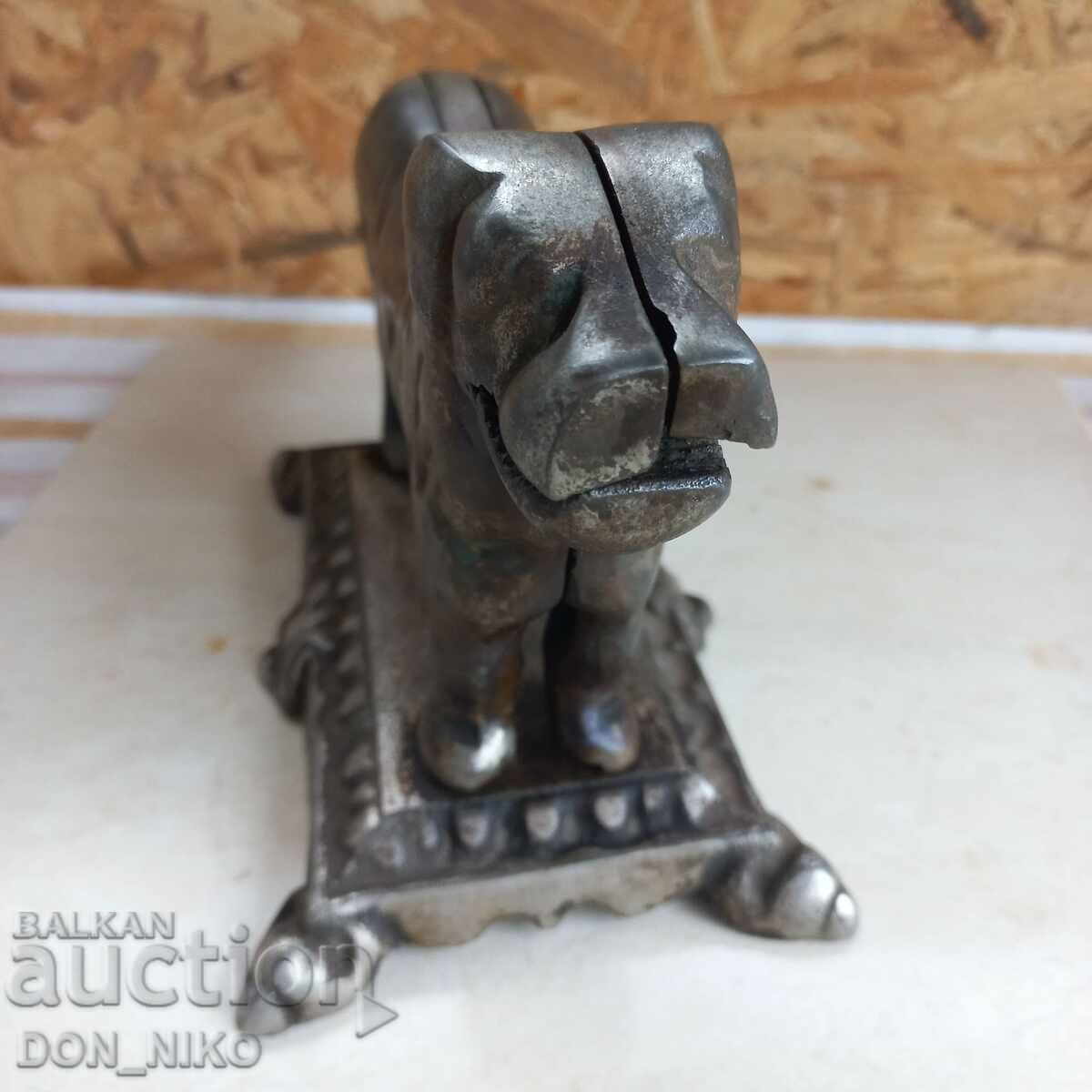 Delivery of Massive Nutcracker-Dog 19th century Delivery of Massive Nutcracker-Dog 19th century