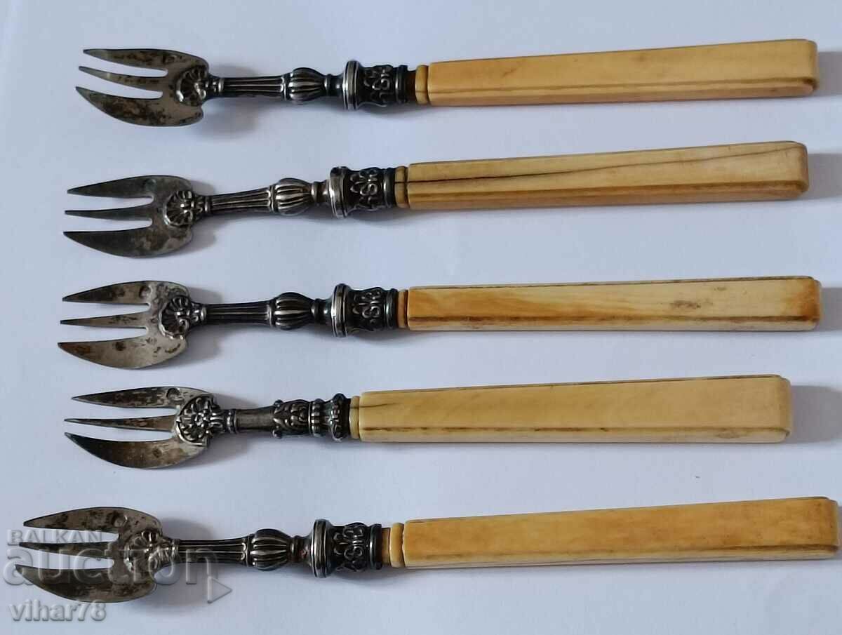 Delivery of old silver forks Delivery of old silver forks