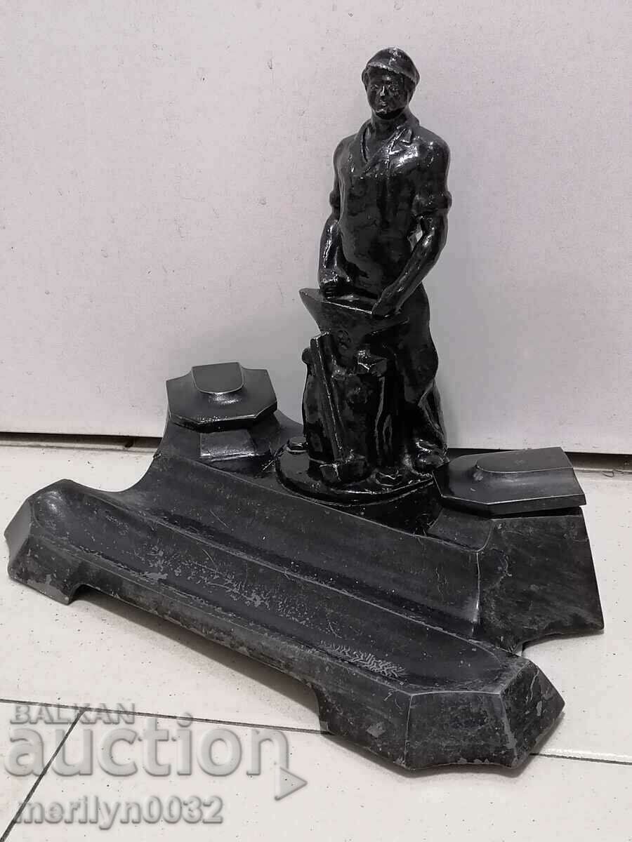 Auction An inkwell with a figure of a blacksmith, a wounded social worker statuette of the NRB BKP Auction An inkwell with a figure of a blacksmith, a wounded social worker statuette of the NRB BKP