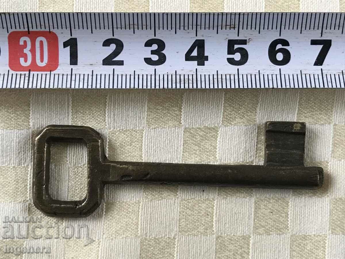 КЛЮЧ СТАРИНЕН ОТ САНДЪЦИТЕ НА БАБА И ДЯДО РЕЗЕ КАТИНАР с цена 8.00 лв. | € 4.09 КЛЮЧ СТАРИНЕН ОТ САНДЪЦИТЕ НА БАБА И ДЯДО РЕЗЕ КАТИНАР с цена 8.00 лв. | € 4.09