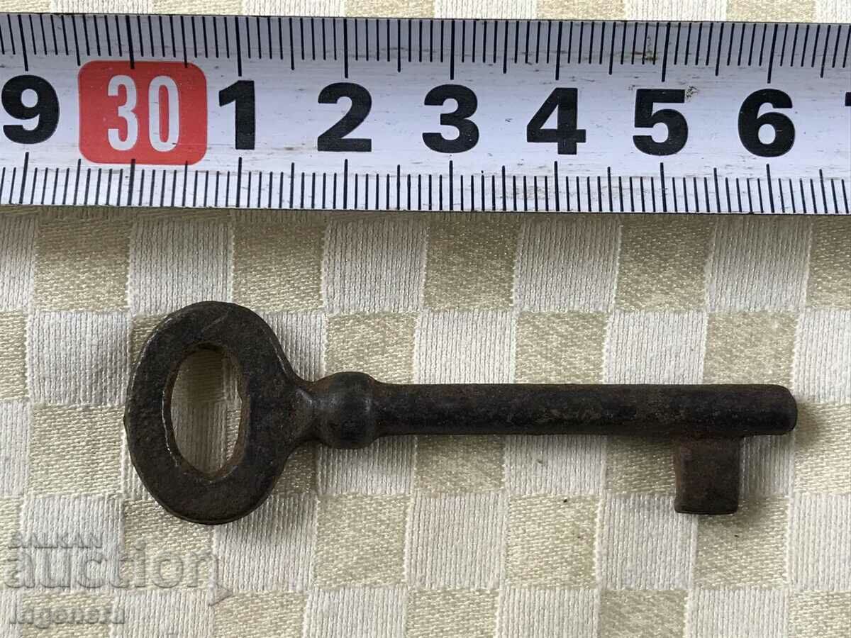 КЛЮЧ СТАРИНЕН ОТ САНДЪЦИТЕ НА БАБА И ДЯДО РЕЗЕ КАТИНАР с цена 8.00 лв. | € 4.09 КЛЮЧ СТАРИНЕН ОТ САНДЪЦИТЕ НА БАБА И ДЯДО РЕЗЕ КАТИНАР с цена 8.00 лв. | € 4.09