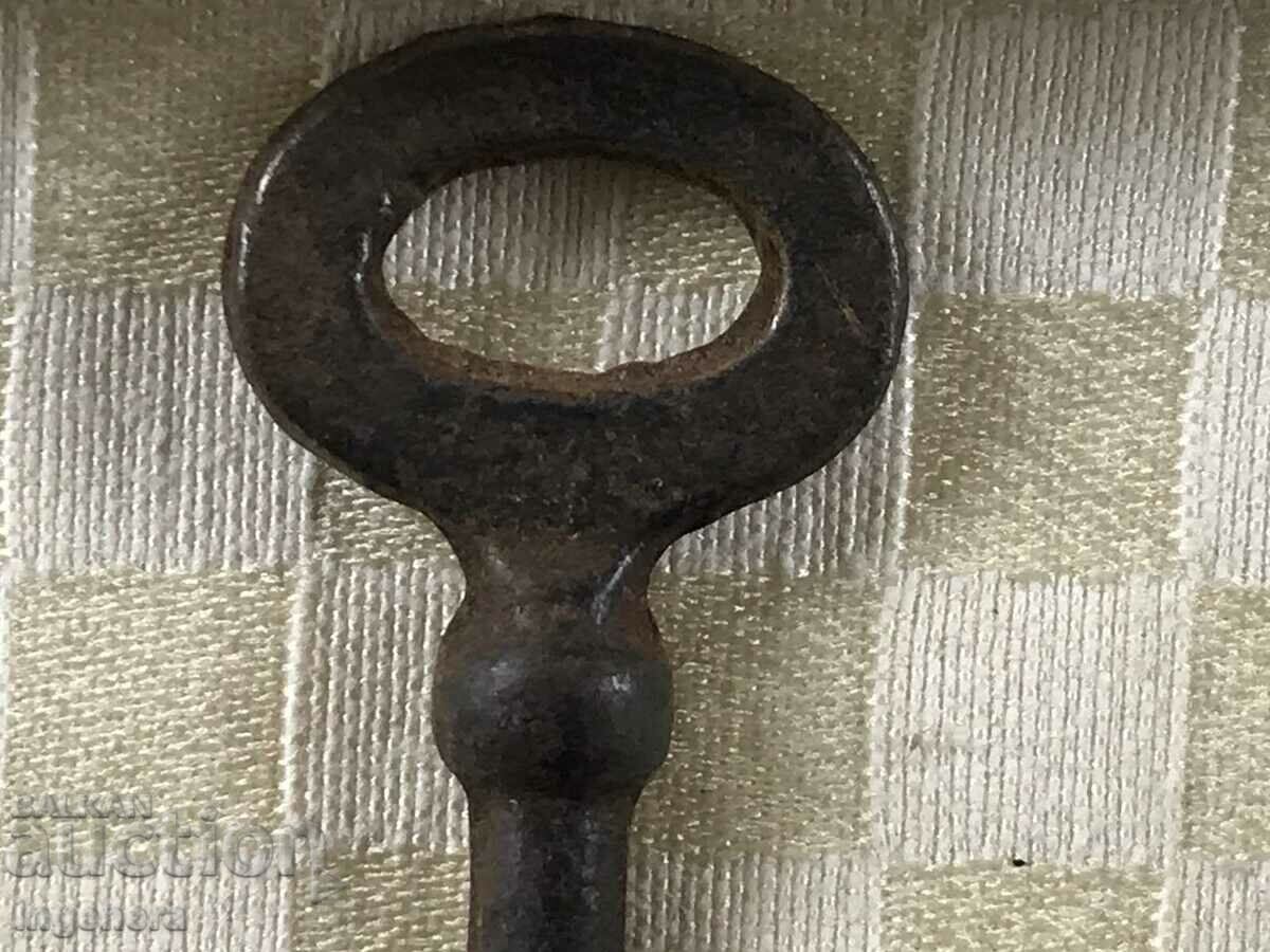 Аукцион КЛЮЧ СТАРИНЕН ОТ САНДЪЦИТЕ НА БАБА И ДЯДО РЕЗЕ КАТИНАР Аукцион КЛЮЧ СТАРИНЕН ОТ САНДЪЦИТЕ НА БАБА И ДЯДО РЕЗЕ КАТИНАР