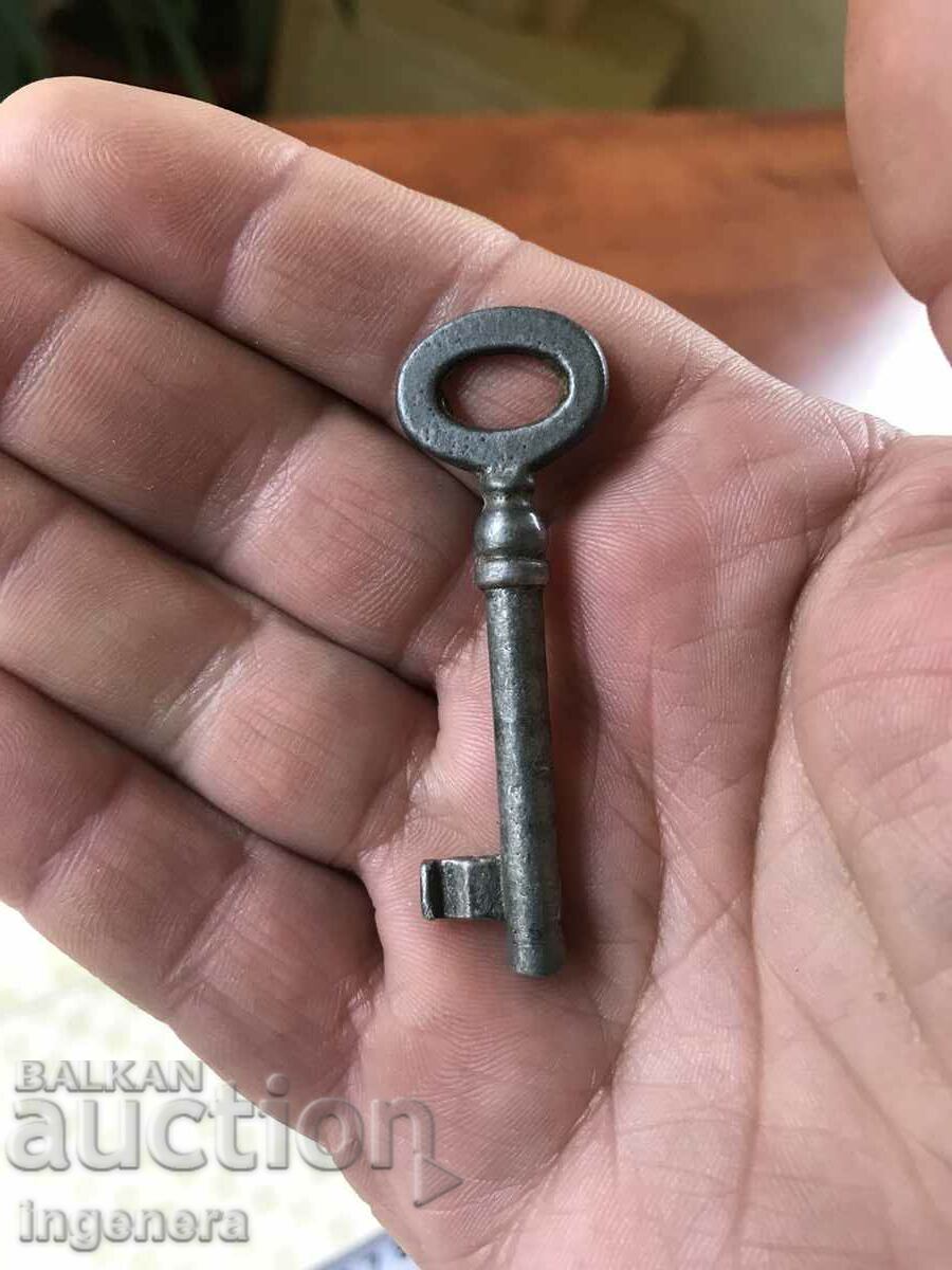 КЛЮЧ СТАРИНЕН ОТ САНДЪЦИТЕ НА БАБА И ДЯДО РЕЗЕ КАТИНАР - 5 КЛЮЧ СТАРИНЕН ОТ САНДЪЦИТЕ НА БАБА И ДЯДО РЕЗЕ КАТИНАР - 5