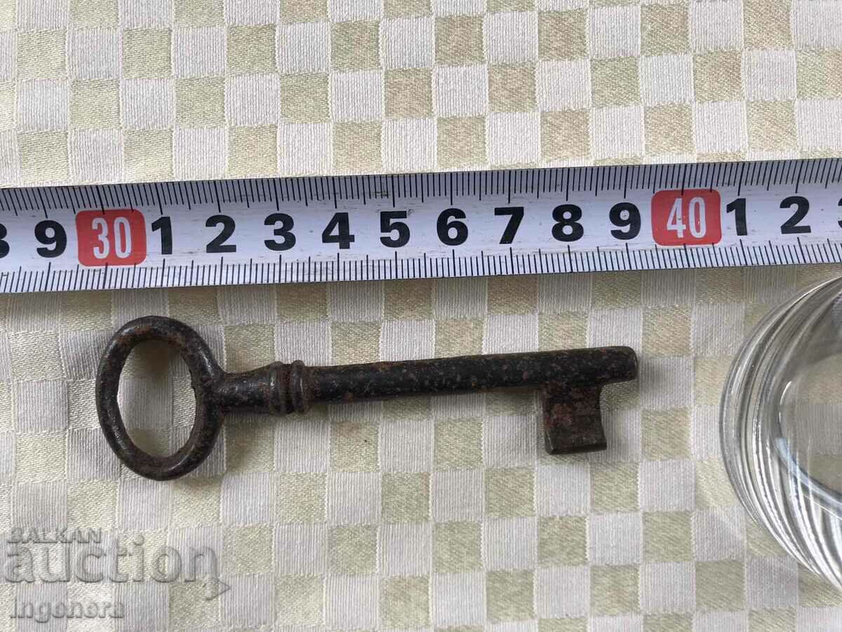 CHEIE ANTICHĂ DE LA BUNII ȘI CUFERELE BUNICULUI TAIAT LACAT cu preț 9.00 BGN | € 4.60 CHEIE ANTICHĂ DE LA BUNII ȘI CUFERELE BUNICULUI TAIAT LACAT cu preț 9.00 BGN | € 4.60