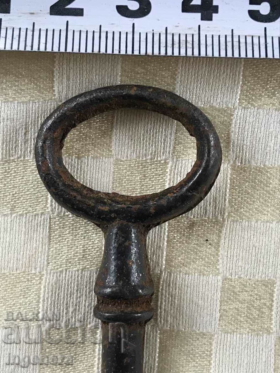 Licitație CHEIE ANTICHĂ DE LA BUNII ȘI CUFERELE BUNICULUI TAIAT LACAT Licitație CHEIE ANTICHĂ DE LA BUNII ȘI CUFERELE BUNICULUI TAIAT LACAT