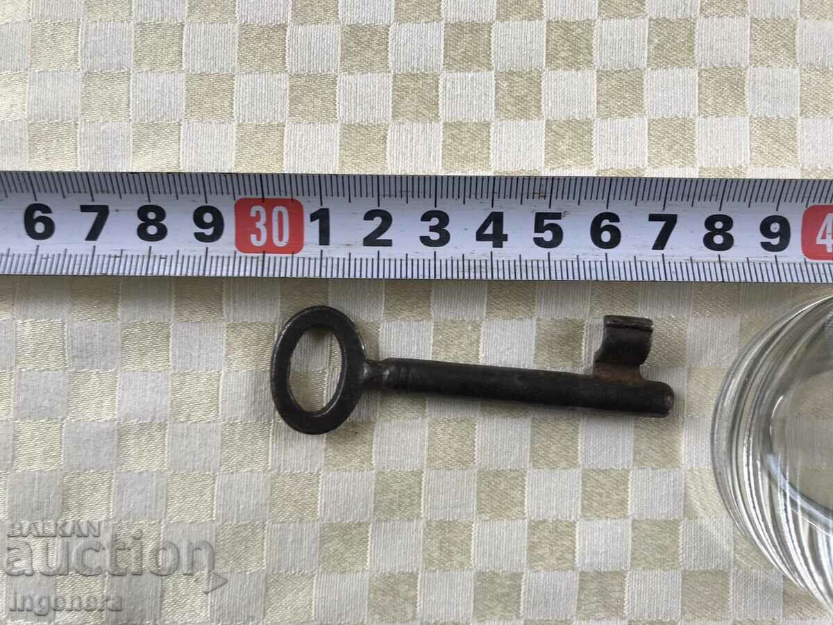 CHEIE ANTICHĂ DE LA BUNII ȘI CUFERELE BUNICULUI TAIAT LACAT cu preț 8.00 BGN | € 4.09 CHEIE ANTICHĂ DE LA BUNII ȘI CUFERELE BUNICULUI TAIAT LACAT cu preț 8.00 BGN | € 4.09