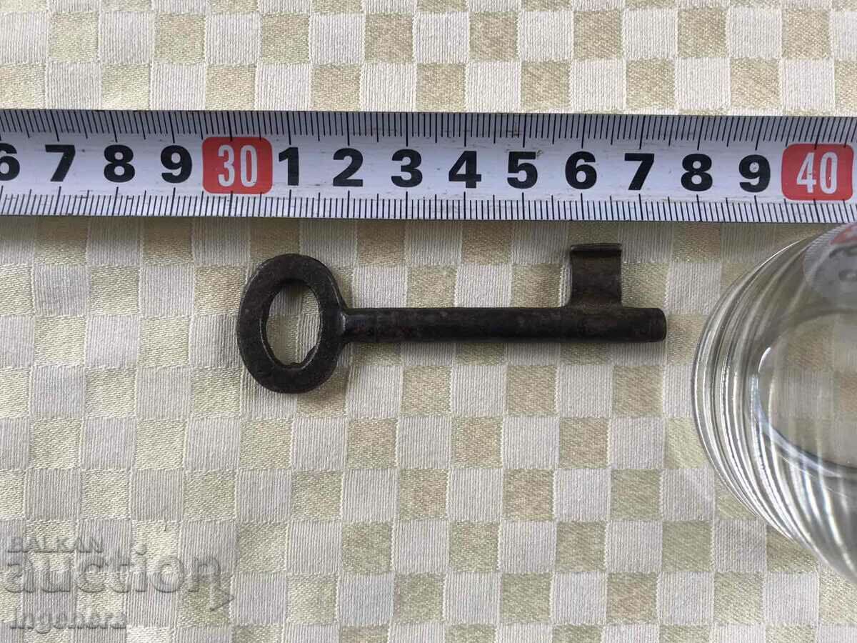 CHEIE ANTICHĂ DE LA BUNII ȘI CUFERELE BUNICULUI TAIAT LACAT cu preț 8.00 BGN | € 4.09 CHEIE ANTICHĂ DE LA BUNII ȘI CUFERELE BUNICULUI TAIAT LACAT cu preț 8.00 BGN | € 4.09