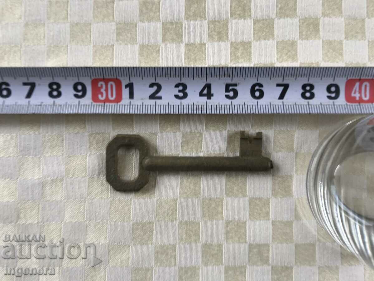 CHEIE ANTICHĂ DE LA BUNII ȘI CUFERELE BUNICULUI TAIAT LACAT cu preț 8.00 BGN | € 4.09 CHEIE ANTICHĂ DE LA BUNII ȘI CUFERELE BUNICULUI TAIAT LACAT cu preț 8.00 BGN | € 4.09