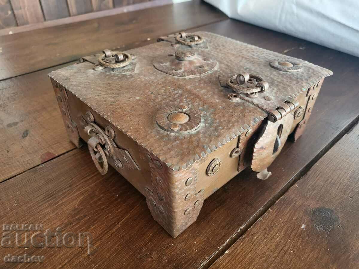 LARGE OLD WROUGHT COPPER JEWELRY BOX - MASTERPIECE with price 280.00 BGN | € 143.16 LARGE OLD WROUGHT COPPER JEWELRY BOX - MASTERPIECE with price 280.00 BGN | € 143.16
