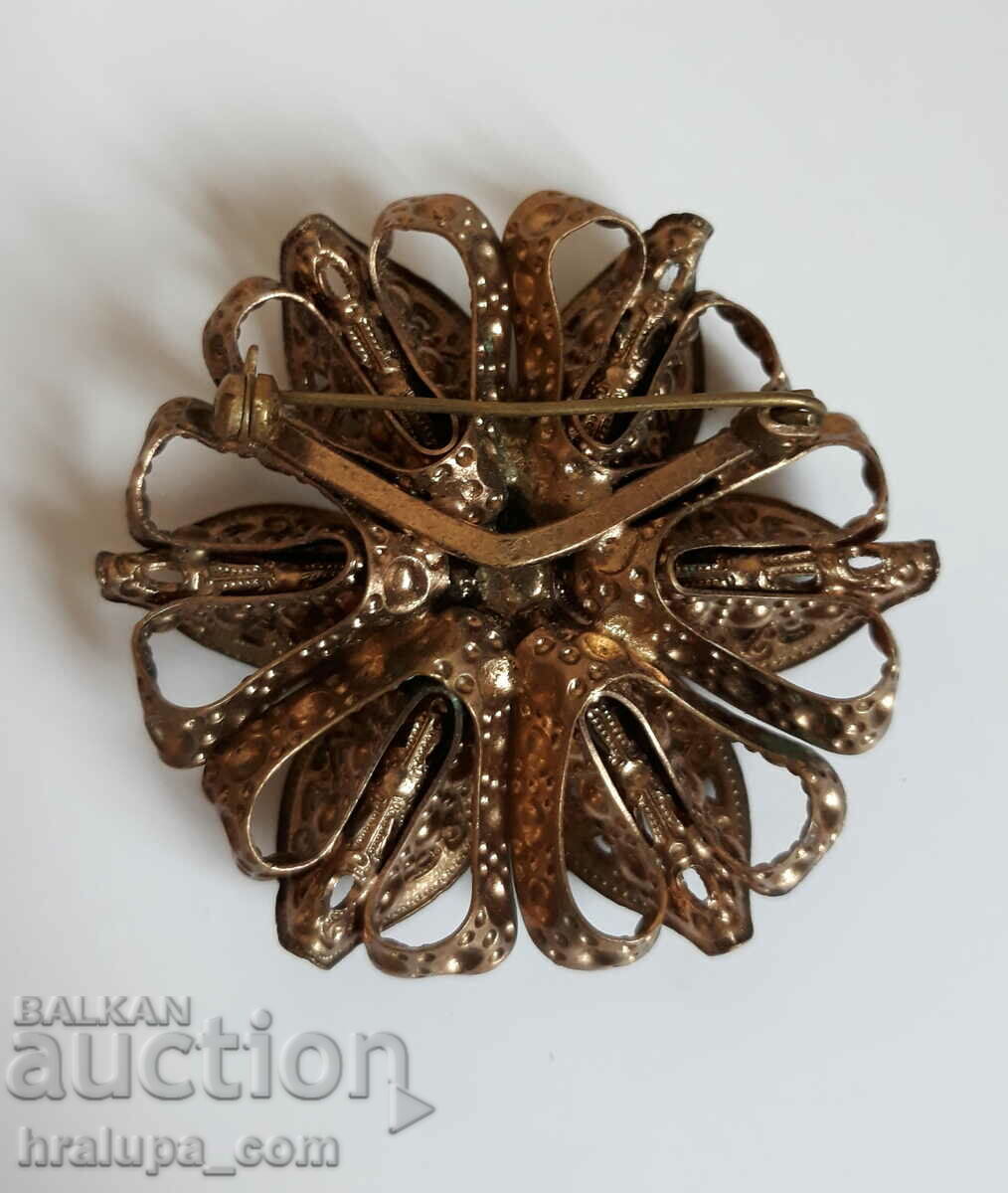 Καρφίτσα λουλουδιών Stra με τιμή 20.00 BGN | € 10.23 Καρφίτσα λουλουδιών Stra με τιμή 20.00 BGN | € 10.23