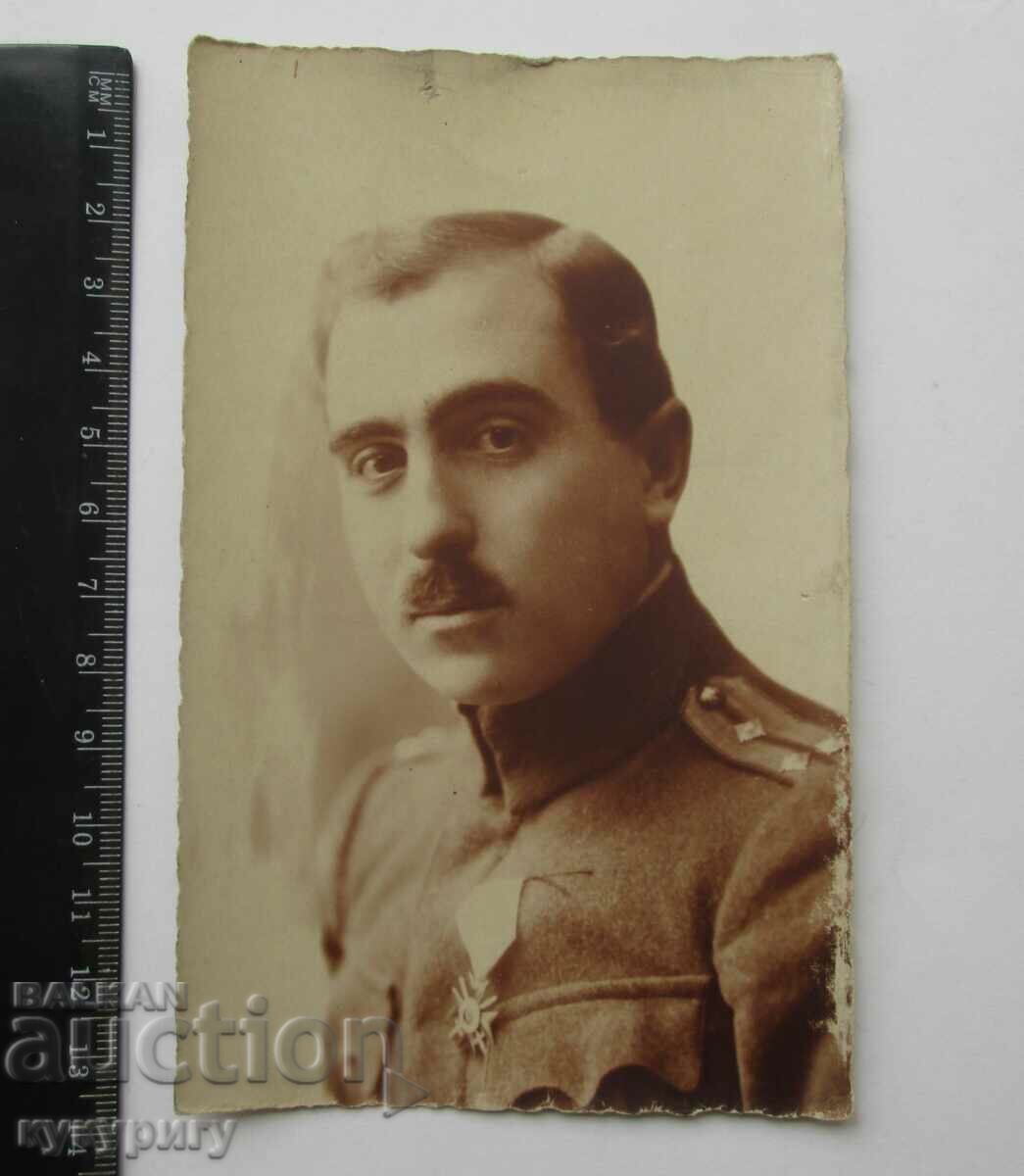 Auction Old photo photograph of a royal officer with an order of bravery Auction Old photo photograph of a royal officer with an order of bravery