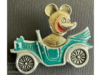 34681 ΕΣΣΔ αρκούδα που οδηγεί αυτοκίνητο χαρακτήρα κινουμένων σχεδίων