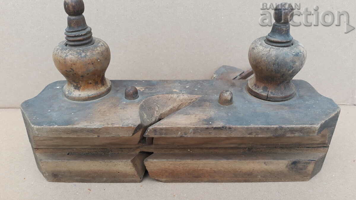 Auction  an ancient primitive wooden grater