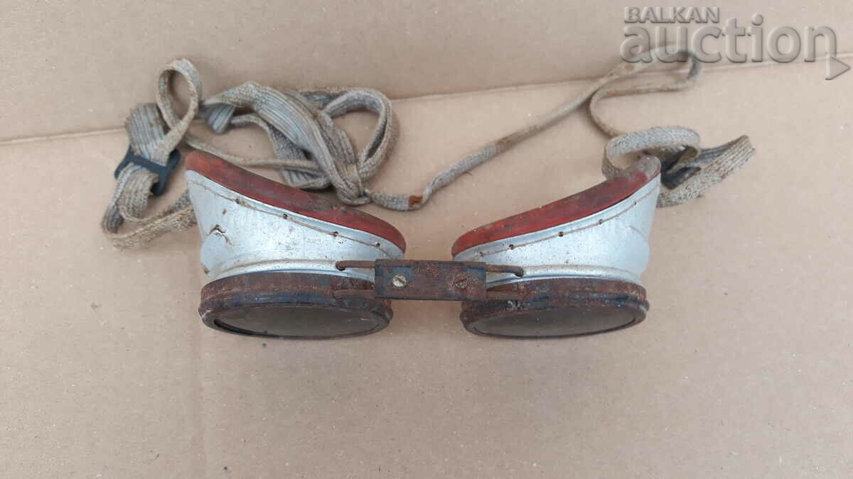 Δημοπρασία αρχαία πρωτόγονα γυαλιά Δημοπρασία αρχαία πρωτόγονα γυαλιά