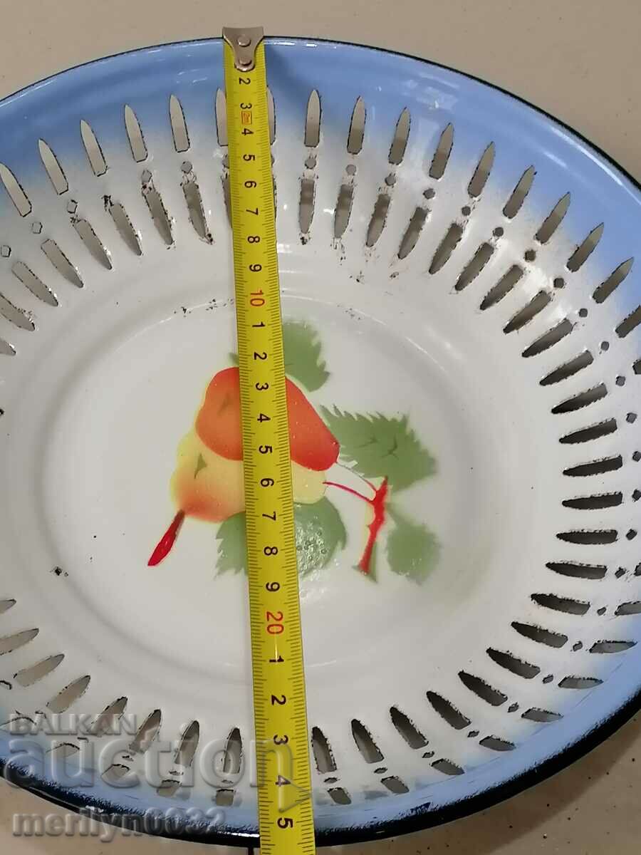 Παράδοση Παλιά κατσαρόλα με σμάλτο, φρούτα, εμαγιέ δοχείο