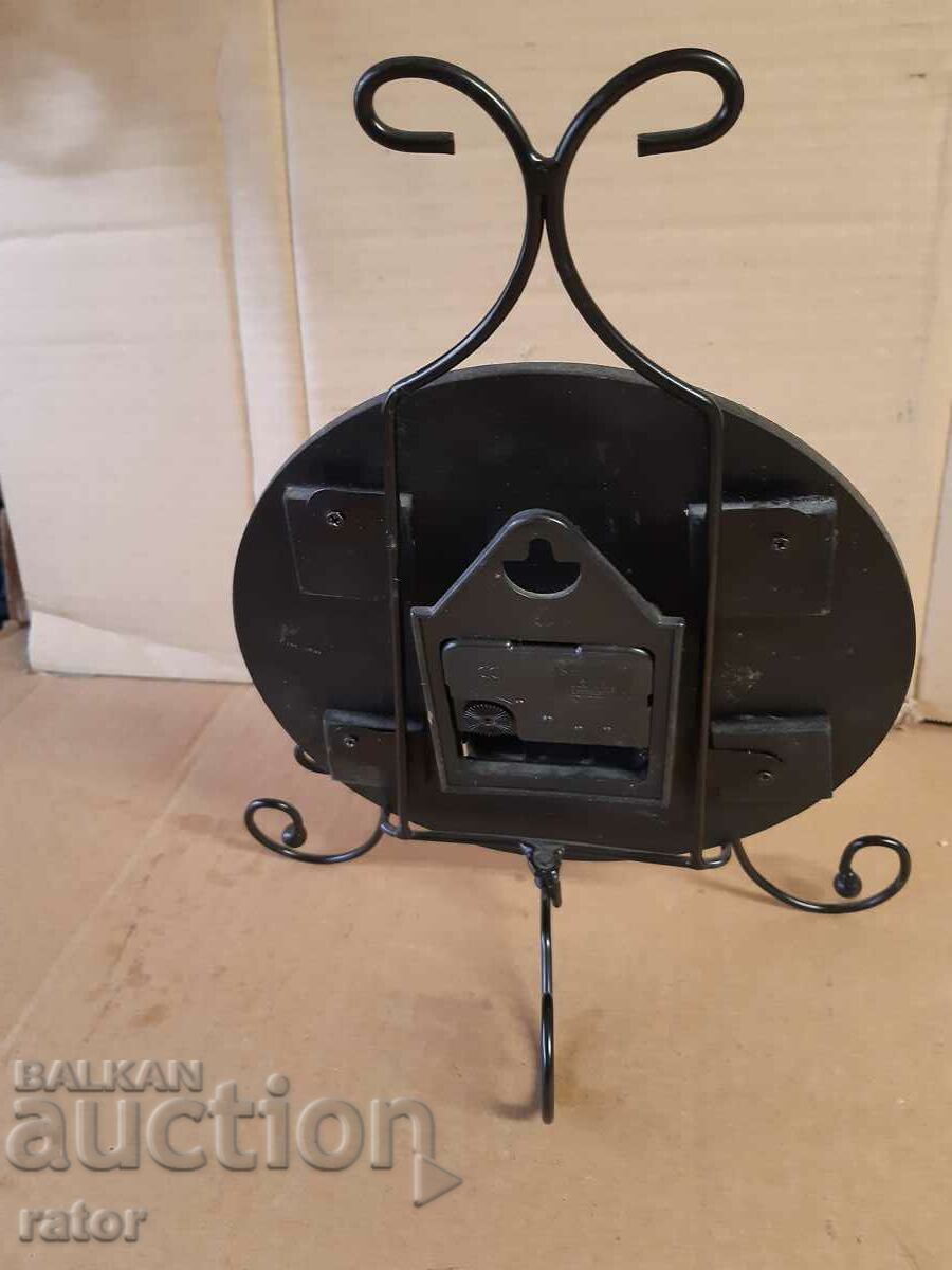 Delivery of Desk clock PARIS