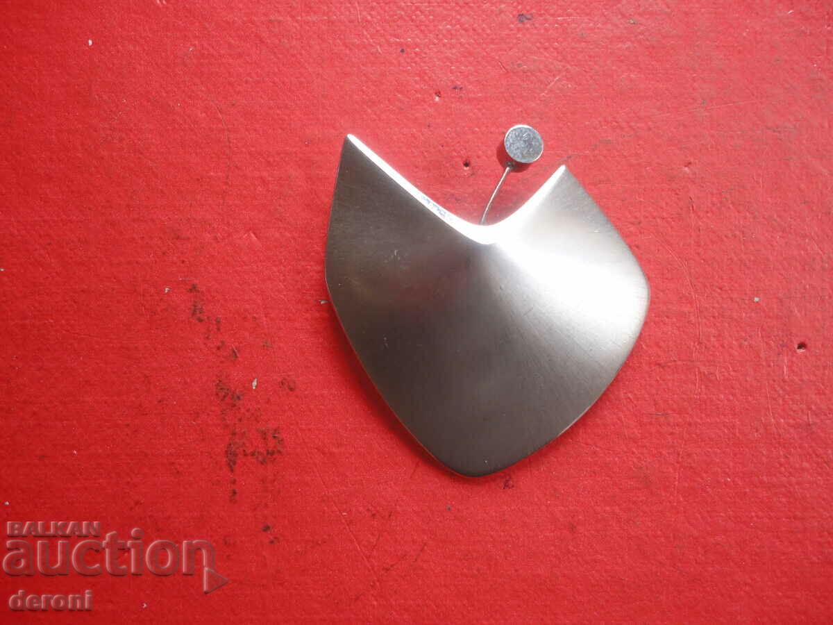 A great 925 silver brooch with price 70.00 BGN | € 35.79 A great 925 silver brooch with price 70.00 BGN | € 35.79
