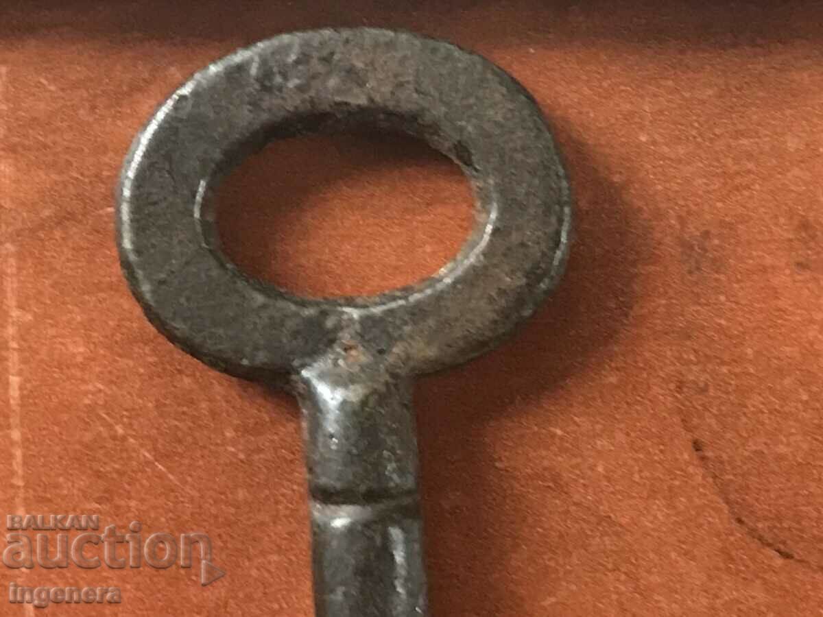Auction  ANTIQUE KEY FROM GRANDMOTHER AND GRANDFATHER'S CHESTS CUT PADLOCK