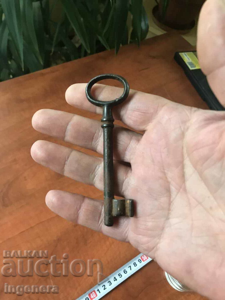 ANTIQUE KEY FROM GRANDMOTHER AND GRANDFATHER'S CHESTS CUT PADLOCK - 5 ANTIQUE KEY FROM GRANDMOTHER AND GRANDFATHER'S CHESTS CUT PADLOCK - 5