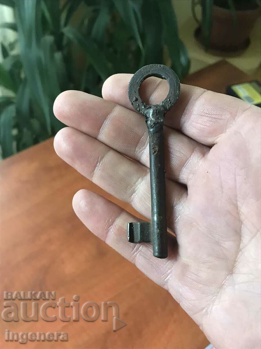 ANTIQUE KEY FROM GRANDMOTHER AND GRANDFATHER'S CHESTS CUT PADLOCK - 5 ANTIQUE KEY FROM GRANDMOTHER AND GRANDFATHER'S CHESTS CUT PADLOCK - 5