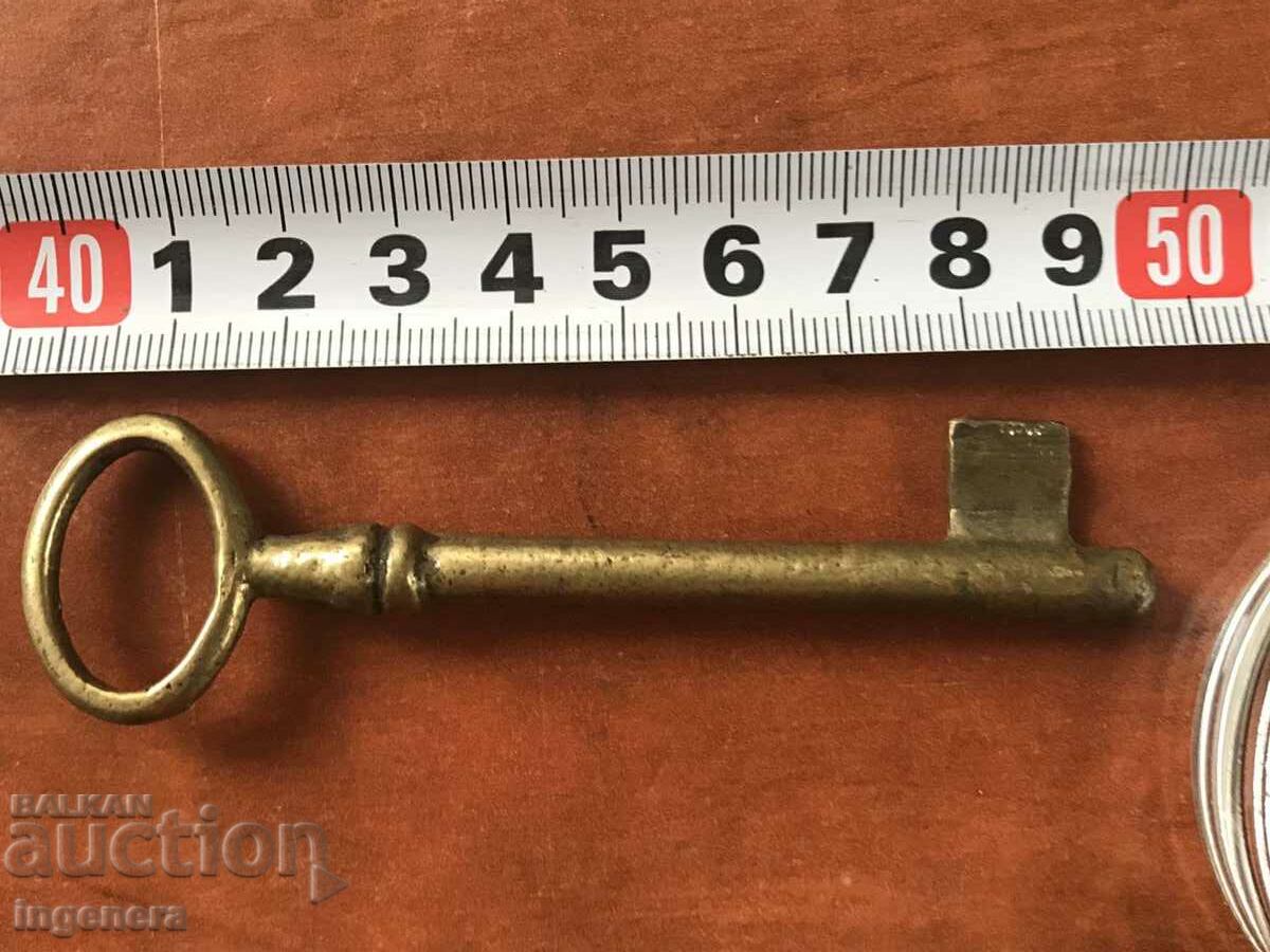 CHEIE ANTICHĂ DE LA BUNII ȘI CUFERELE BUNICULUI TAIAT LACAT cu preț 9.00 BGN | € 4.60
