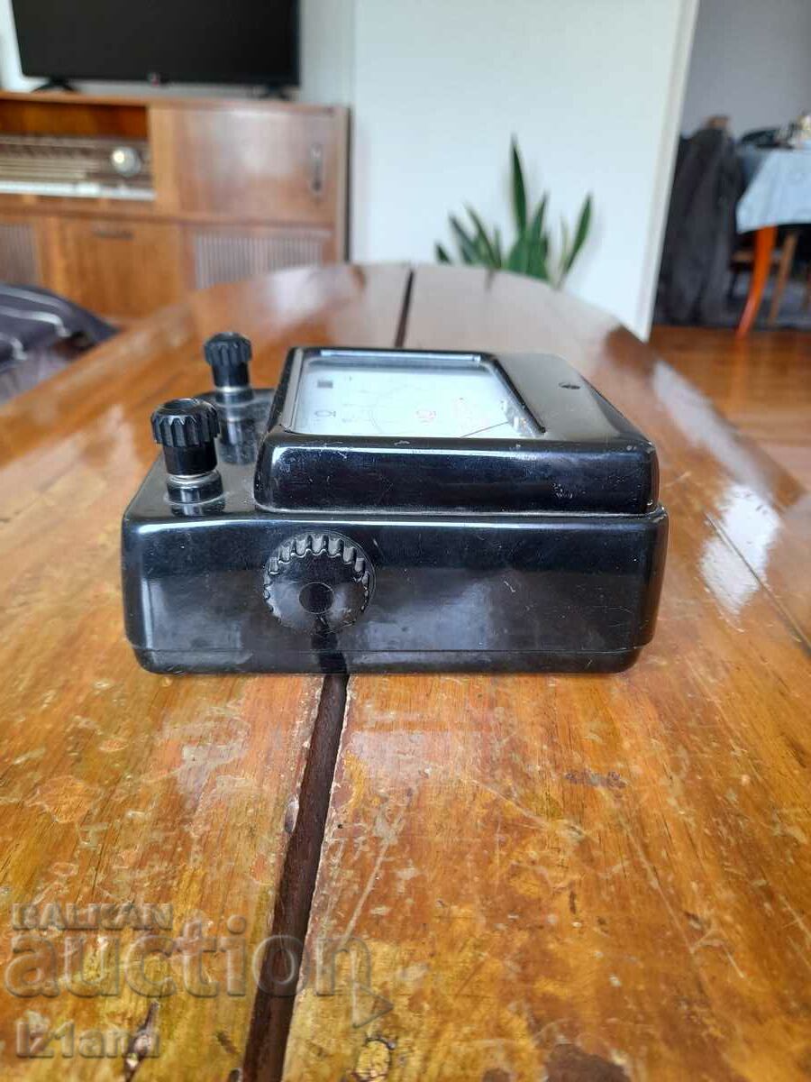 Delivery of Old Mega Ohm Meter Delivery of Old Mega Ohm Meter